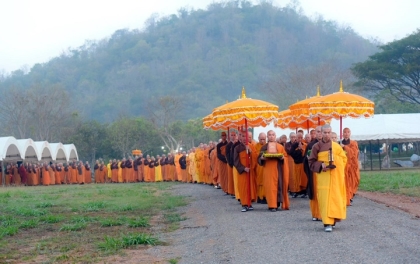 Đại giới đàn Trừng Quang tại Thái Lan, cung thỉnh Giới bổn và truyền giới khất sĩ